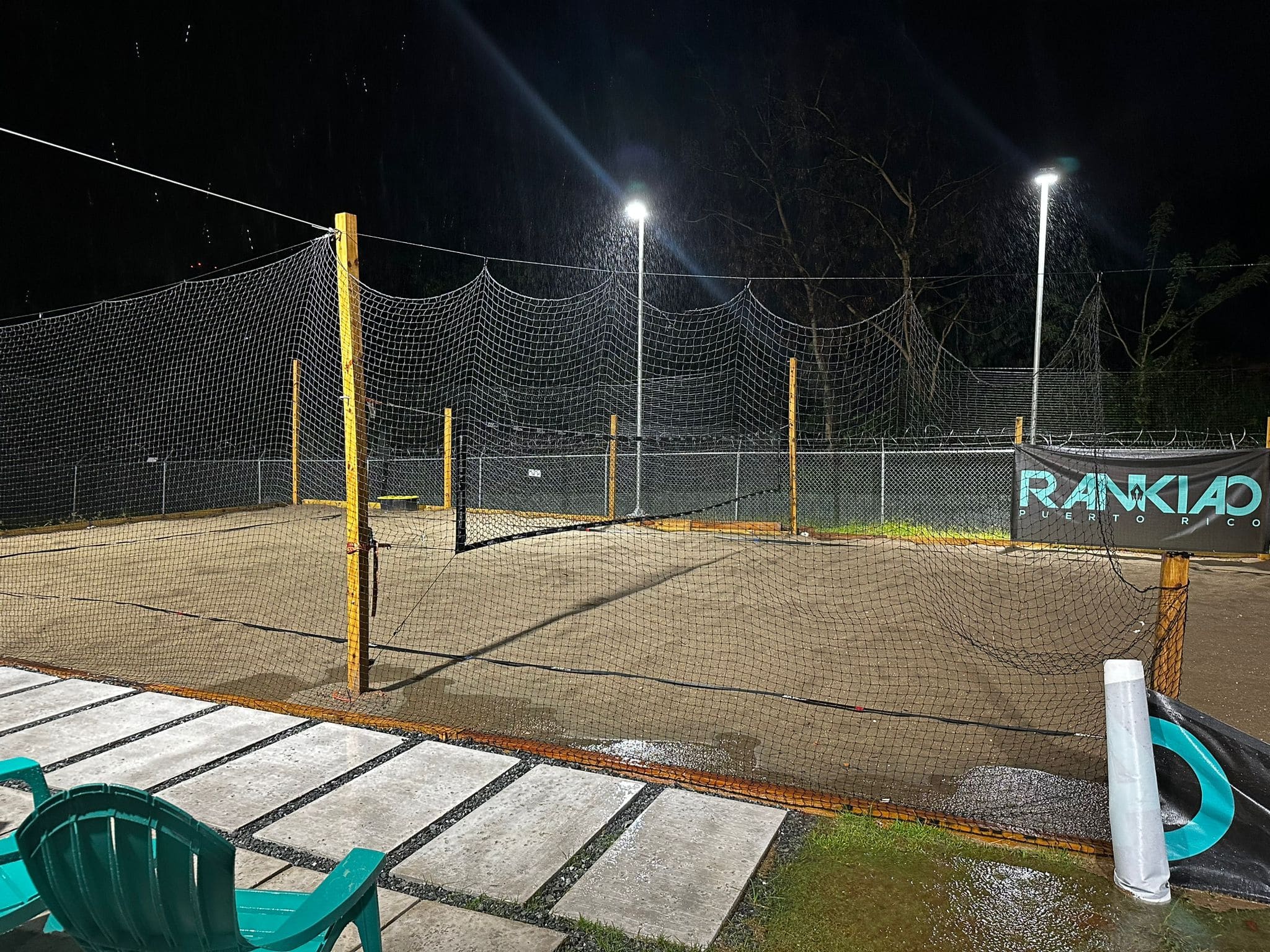400W floodlight in tennis court