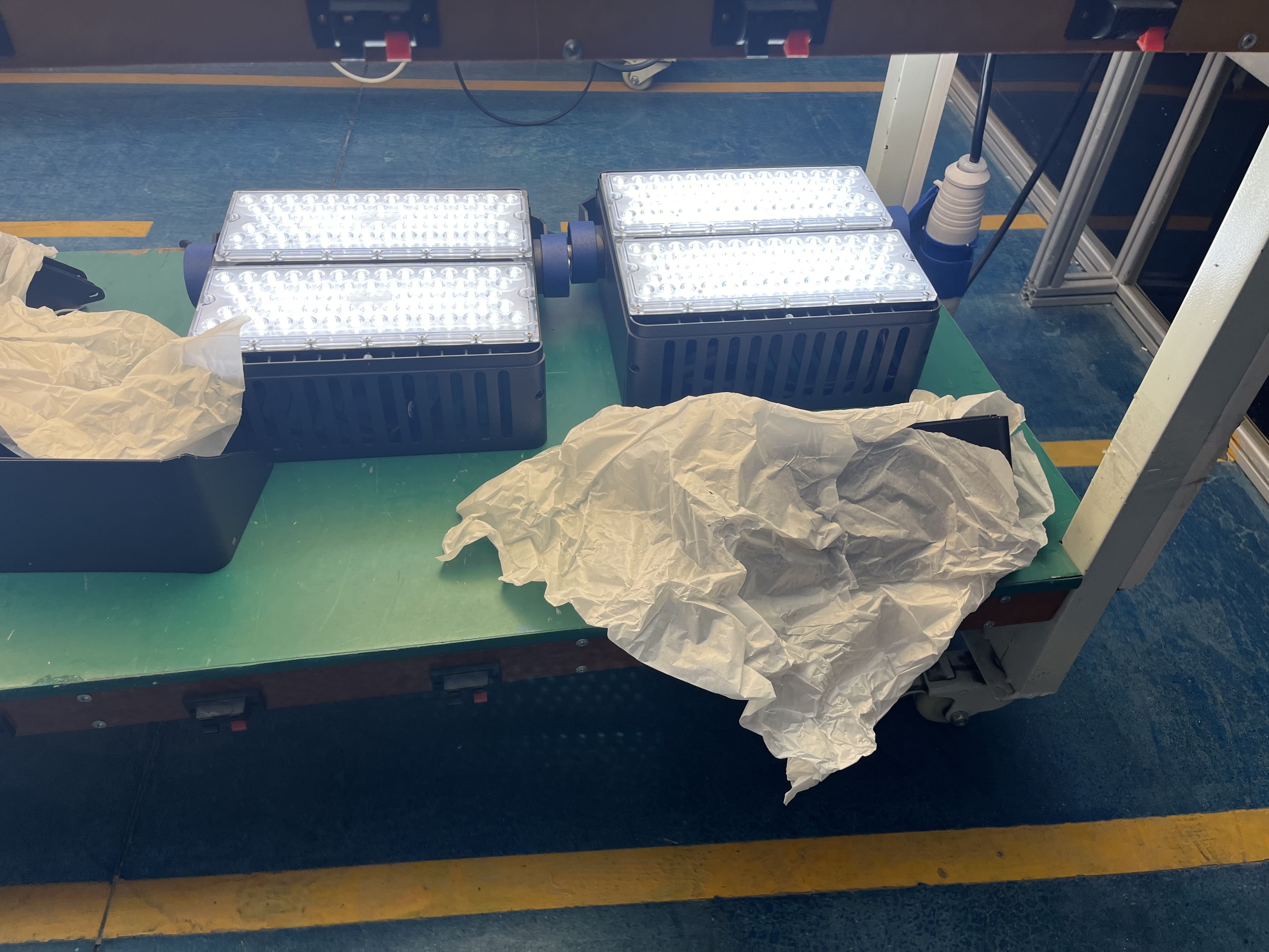 400W floodlight in hishine factory