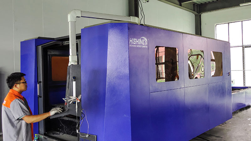 Laser cutting machine