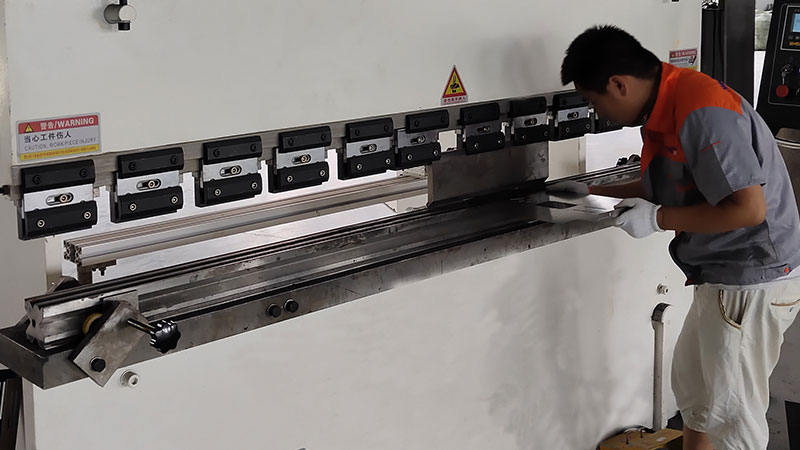 Bending machine