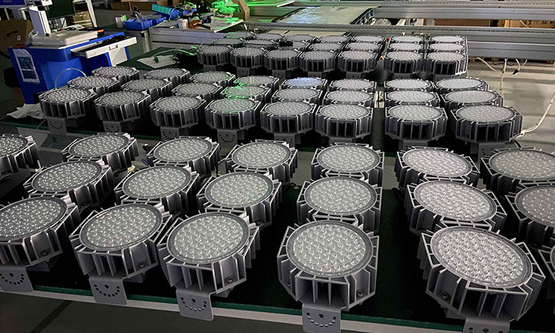 Производство светильников для футбольных полей мощностью 320 Вт
