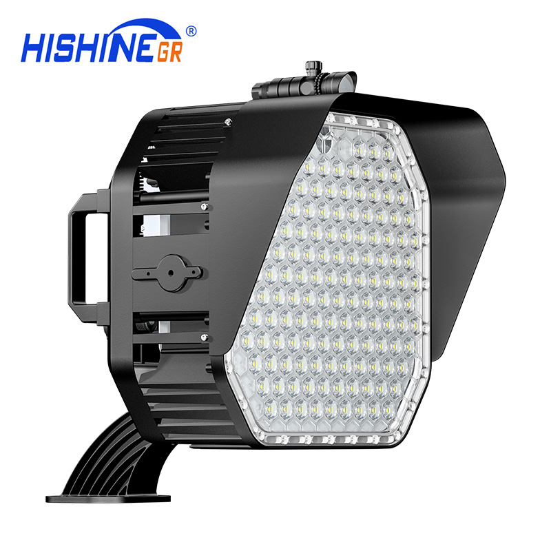 LED high mast apron light