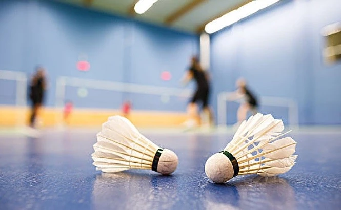 How to design the lighting scheme for badminton?