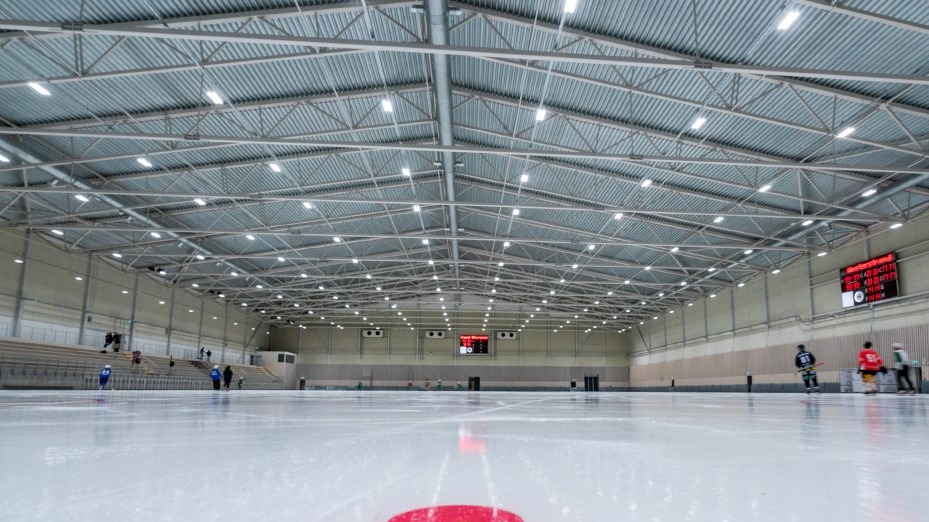 Недоразумения с освещением хоккейного зала-hishine