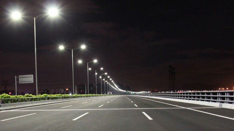 Факторы, которые следует учитывать при проектировании системы дорожного освещения.