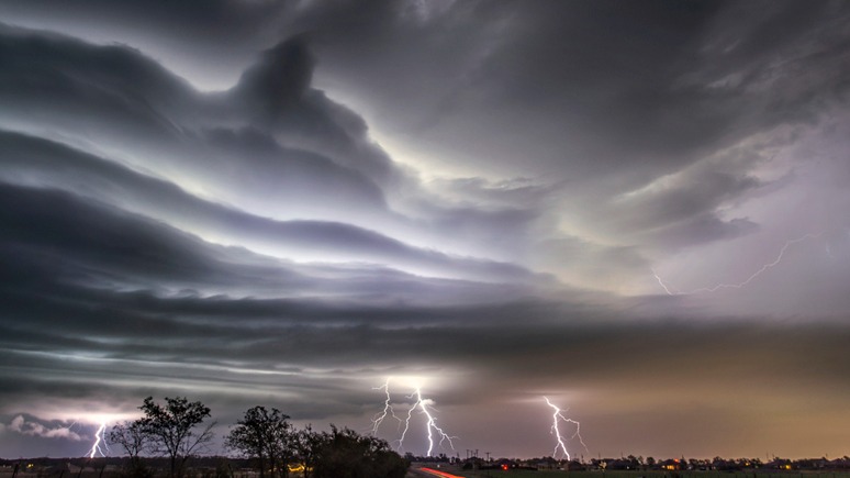 How Outdoor LED Lights Fight Thunderstorms？